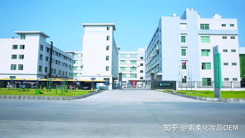 在选择化妆品Oem代工厂时,你是否曾犹豫不决?面对市场上琳琅满目的代工厂,如何才能找到最合适的那一个呢?让我们通过比较几种常见Oem模式来帮你做出明智的选择。